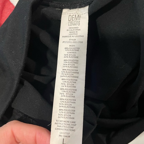 Demi Lovato x Fabletics cross cross pants - Picture 6 of 6